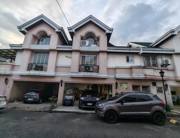 Belleveu 3 Storey Townhouse