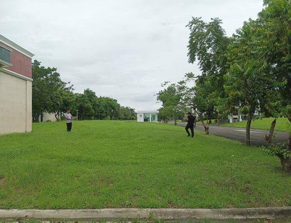 MANILA MEMORIAL MAUSELEUM LOT FOR FAMILY MAUSELEUM