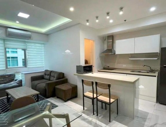 For Sale: 2 Bedroom 2BR Condo in BGC, Fort Bonifacio, Taguig City at Grand Hamptons