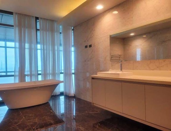 FOR SALE: VIRIDIAN IN GREENHILLS