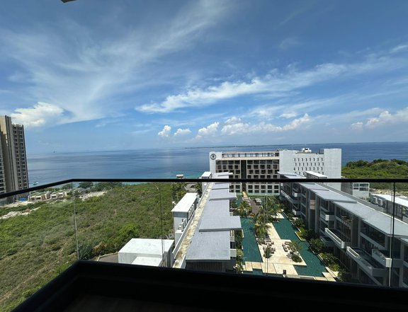 The Residences at Sheraton 1BR Corner Sea Hotel View Parking Mactan
