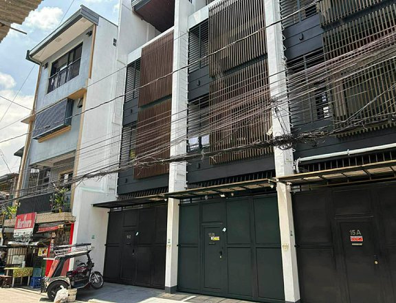 I am selling a pre-owned 4 storey townhouse.