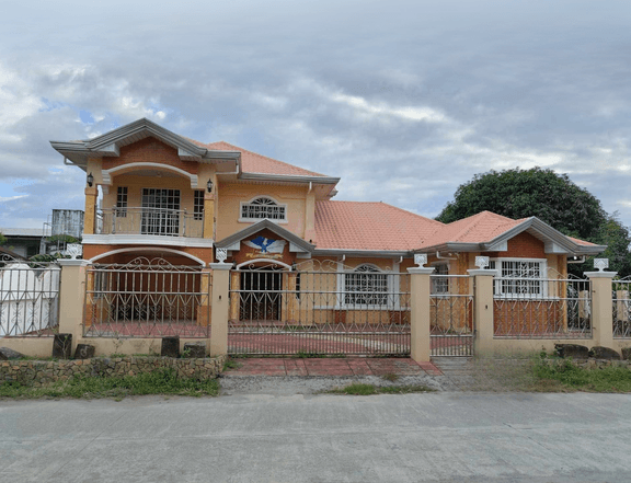 5 BR HOUSE AND LOT NEAR ZAMBALES BEACHES