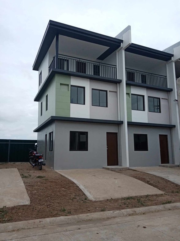 3 Storey House And Lot For Sale Calamba Laguna 🏘️ [68 Properties