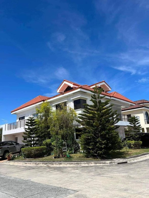 5 Car Parking House And Lot For Sale New Manila Quezon City Qc 🏘️ [37