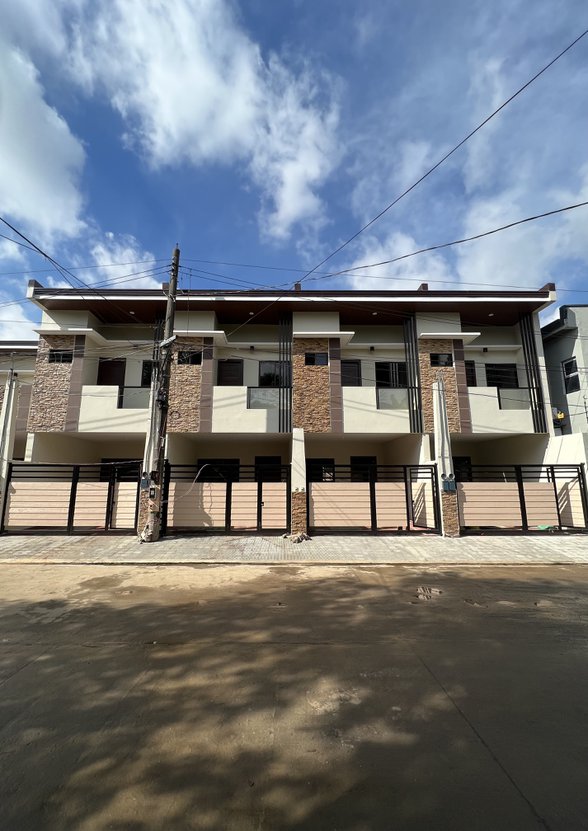 2 Storey House And Lot For Sale Commonwealth Quezon City [1,693