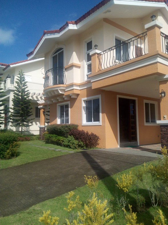 House and Lot for sale in Santa Rosa Laguna near NUVALI and Tagaytay