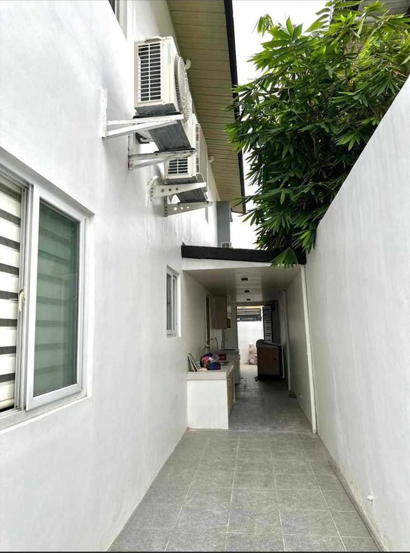 6 bedroom 3 bathroom house for sale