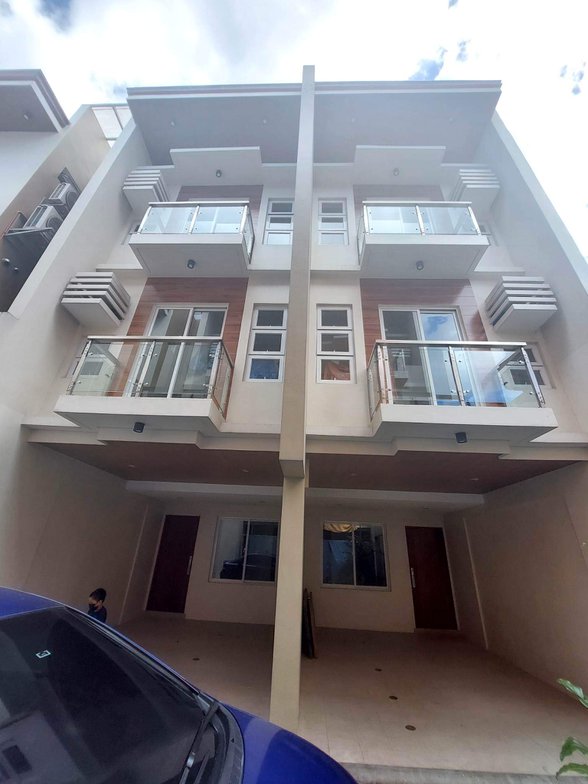 1 Car Parking House And Lot For Sale Bgc Bonifacio Global City The Fort