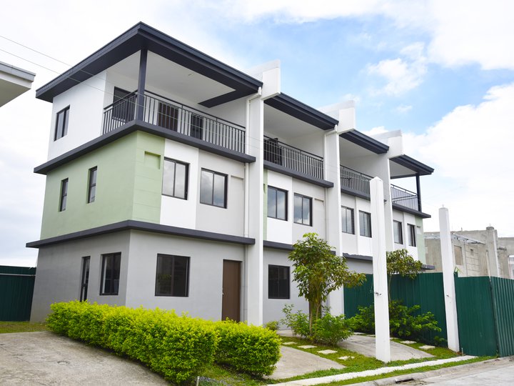 Modern townhomes in Nuvali eco-city, Calamba