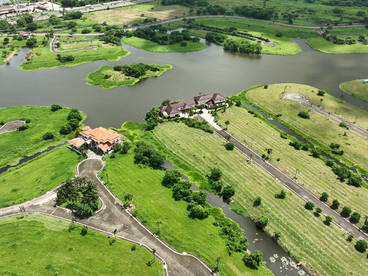 Premium lots and houses available at South Lake Village, Eton City