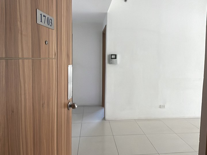 Ready for Occupancy Condo for Sale with View of Manila Bay Bank Loan Assist: Grand Riviera by Moldex