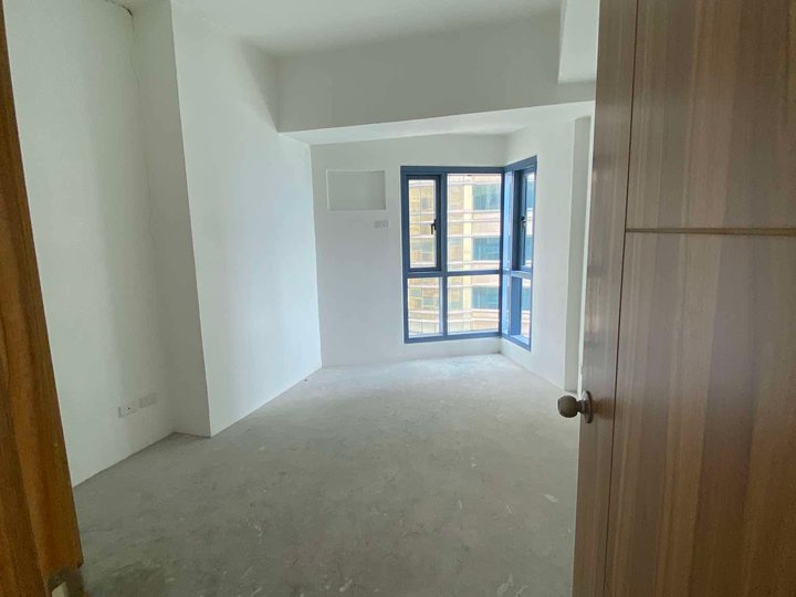 Ready for Occupancy Condo for Sale with View of Manila Bay Bank Loan Assist: Grand Riviera by Moldex