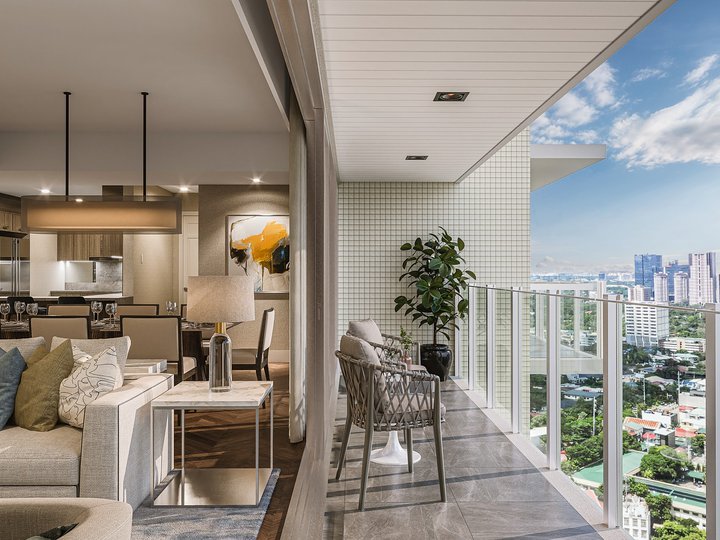 Spacious 3-bedroom luxury condo in Edades West, Rockwell Center