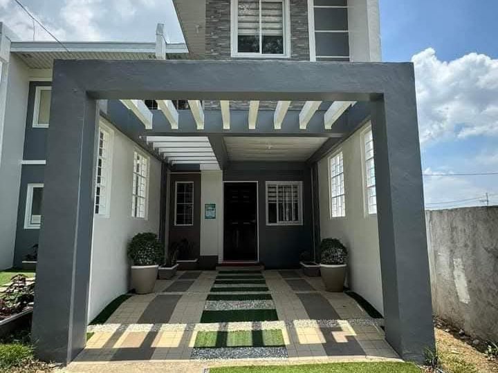 Modern townhouses in Reginarosa Residences, Sto. Tomas City