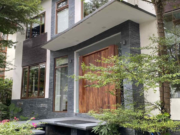 Ready For Occupancy 5-bedroom Townhouse For Sale in Makati