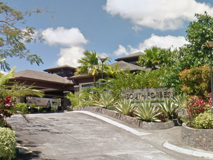 Foreclosed 120.08 sqm 2-bedroom Residential Condo For Sale in Golf View Terraces - Pebble Beach