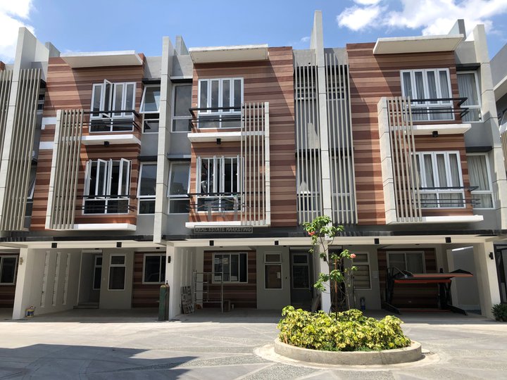 THREE STOREY (SMART HOME) TOWNHOUSE IN TANDANG SORA NEAR CONGRESSIONAL QUEZON CITY