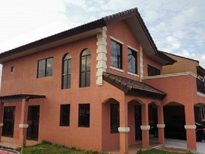 5-Bedroom House for Sale in Ponticelli Gardens Daang-Hari Bacoor Cavite