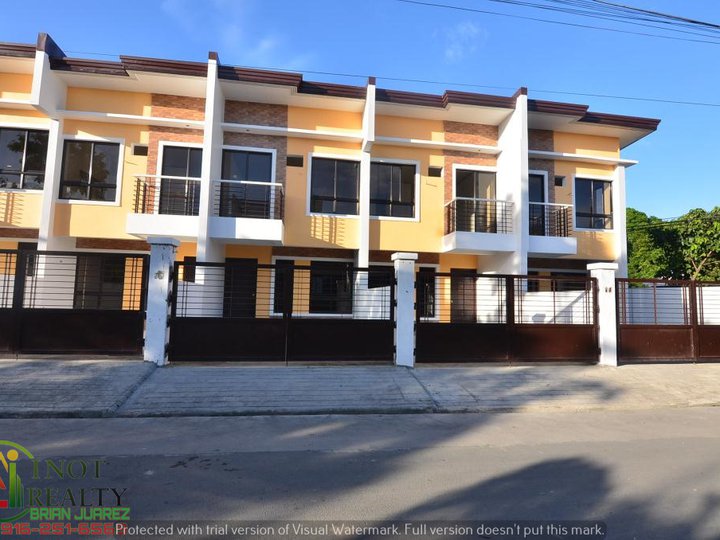 4 Bedrooms Town House near SM South Mall Pilar Village
