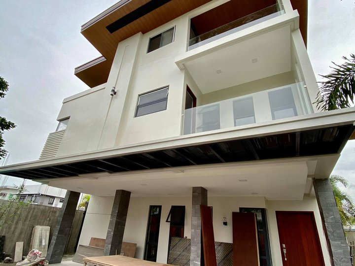 5 BEDROOMS HOUSE AND LOT FOR SALE IN ANGELES CITY PAMPANGA