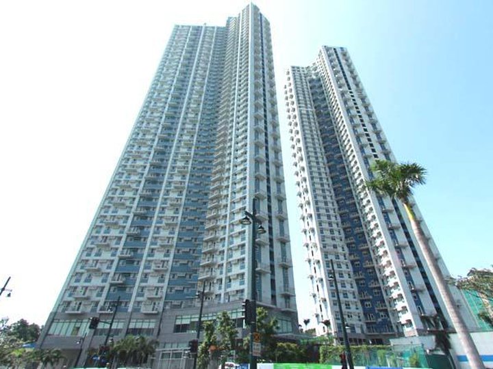58sqm 2-Bedroom unit at Trion Tower 1 with parking