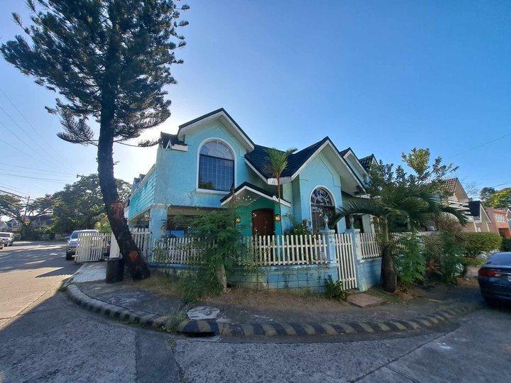 Furnished 5BR Corner House with Jacuzzi & 2-Car Garage in La Mirea, San Pedro Laguna 206 SQM