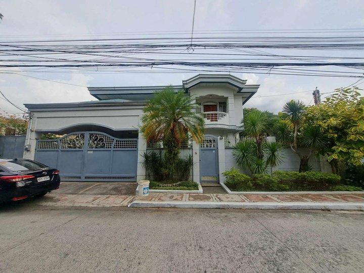 For Sale: 535 SQM Single Detached House with Pool & Garden in Project 8, Quezon City 708 SQM Lot