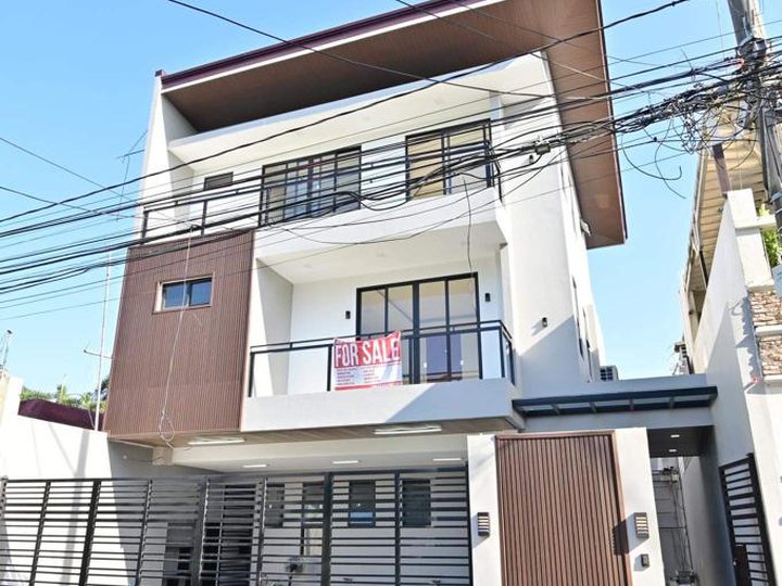 FOR SALE: BRAND NEW 3/F 5BR house for sale in Parañaque