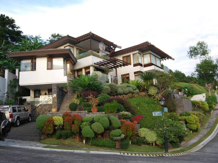 Corner lot House for Sale in Ayala Greenfield Estates Calamba Laguna