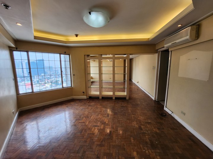 FOR SALE: 4BR Penthouse Unit w/ Parking Slot in Kingswood Makati