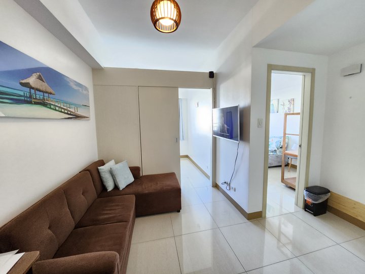 FOR SALE: 2BR Condo w/ Balcony + Parking Slot @ Premier Condo in South