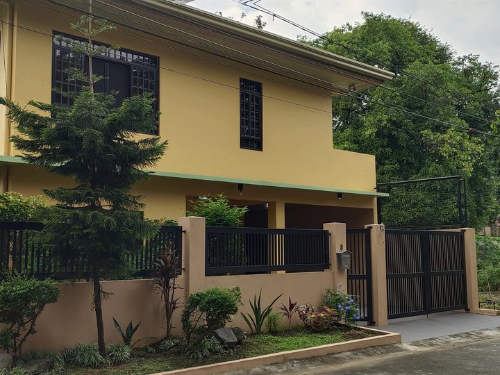 FRENCH-DESIGNED HOUSE AND LOT IN BETTERLIVING PARANAQUE