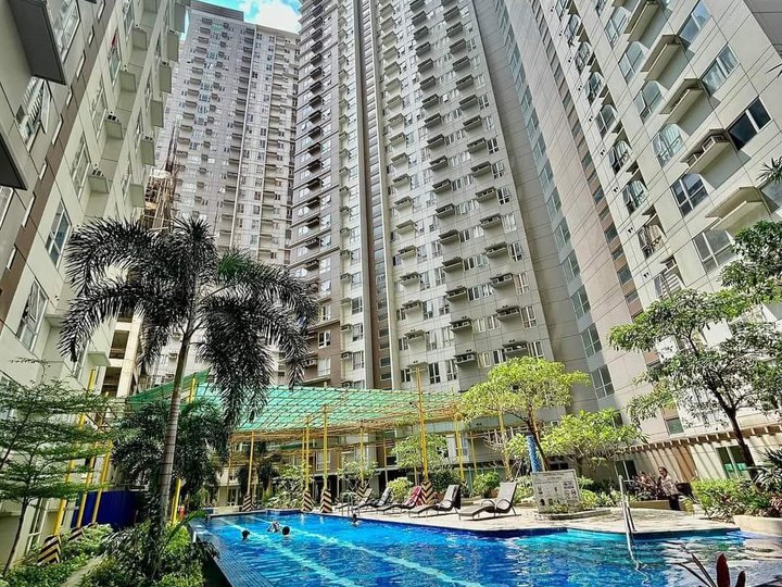 STUDIO TYPE FOR SALE CONDO MANDALUYONG RENT TO OWN 5%DP LIPAT AGAD