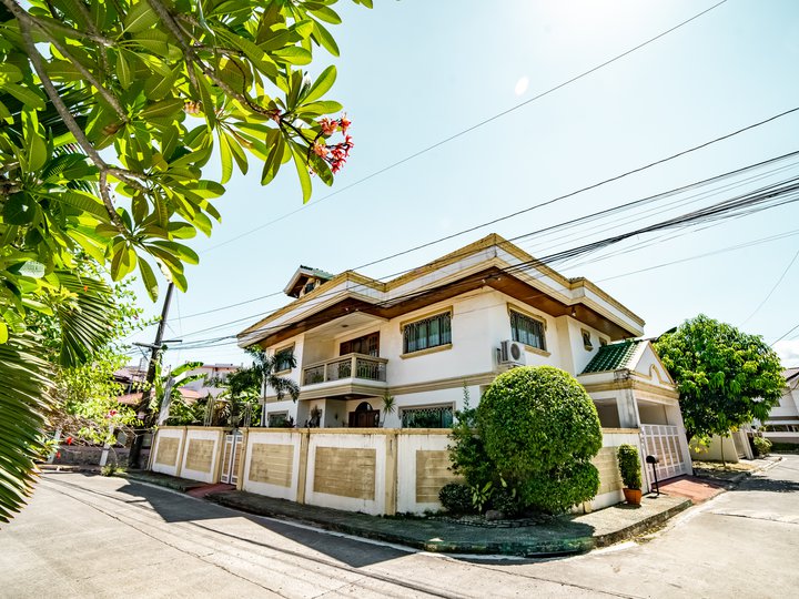 5BR Las Pinas Royale Estates House and Lot Pulang Lupa Dos Las P