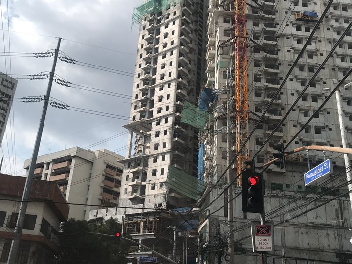 Suntrust Solana Condominium in Manila near Sm Manila
