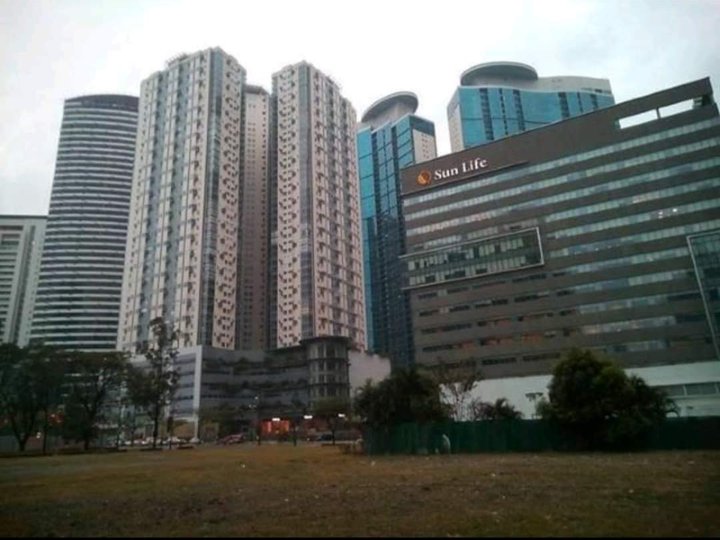READY FOR OCCUPANCY CONDO IN BGC 136SQM PETS ALLOWED