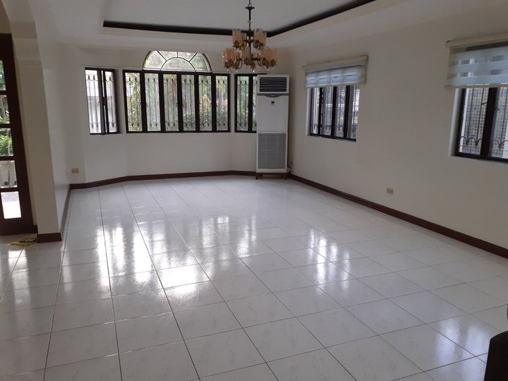 Well Maintain house in Ayala Alabang For Rent/Lease