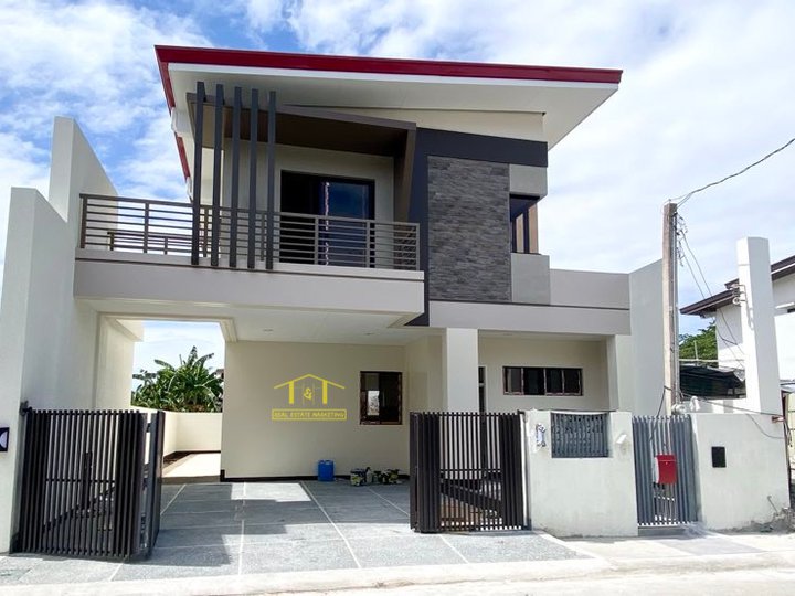 4 BEDROOMS WITH BALCONY FOR SALE IN THE GRAND PARKPLACE IMUS CAVITE