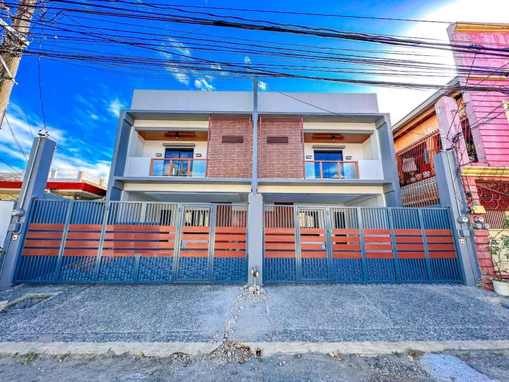 5 minutes Drive to LRT Las Pinas Station, Brand new 3 Storey Duplex House in Las Pinas City