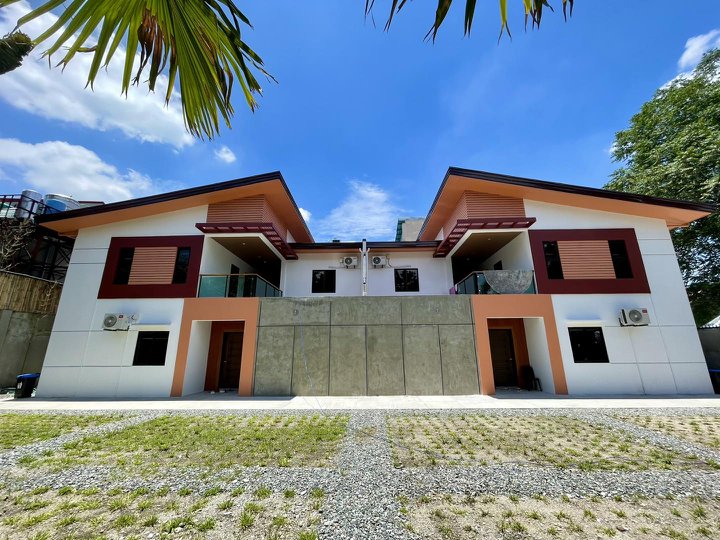 FOR SALE OR LEASE NEWLY BUILT POOL VILLAS IN ANGELES CITY NEAR CLARK AND FIELDS AVENUE