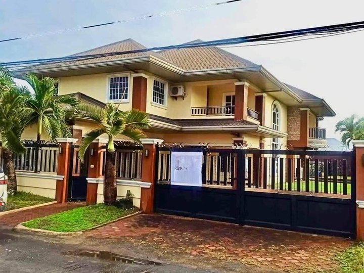 5-bedroom Townhouse for rent,near clark,along friendship highway,exclusive subdivision