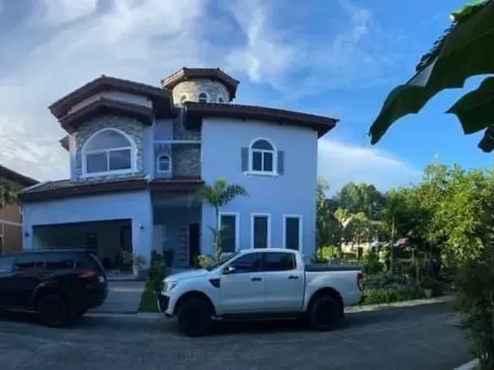 Corner lot House for Sale in Portofino Heights Daang Hari Las Pinas City