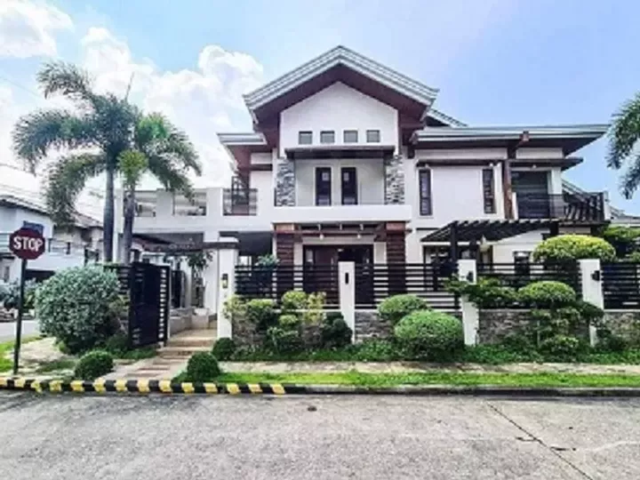 6-Bedroom Corner lot House with own Pool for Sale in Las Villas de Manila Binan Laguna