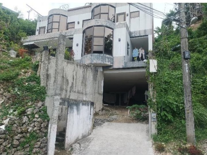 Foreclosed 5-bedroom Single Attached House For Sale in Cebu City - SOUTH HILLS