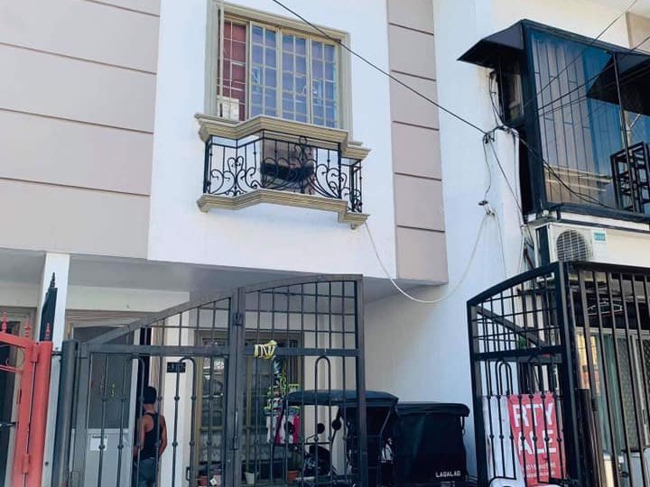OLD TOWNHOUSE FOR SALE IN GEMINI ST., SUNVALLEY, PARANAQUE