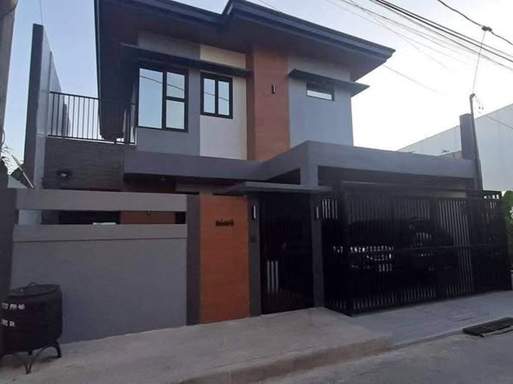 5-Bedroom House for Sale in Meadowood Exec Village Bacoor Cavite