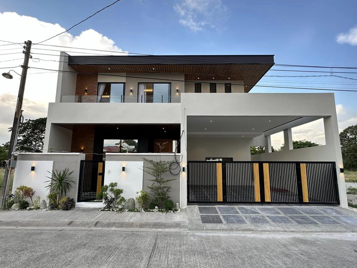 4-bedroomHouse with pool For Sale in San Fernando Pampanga