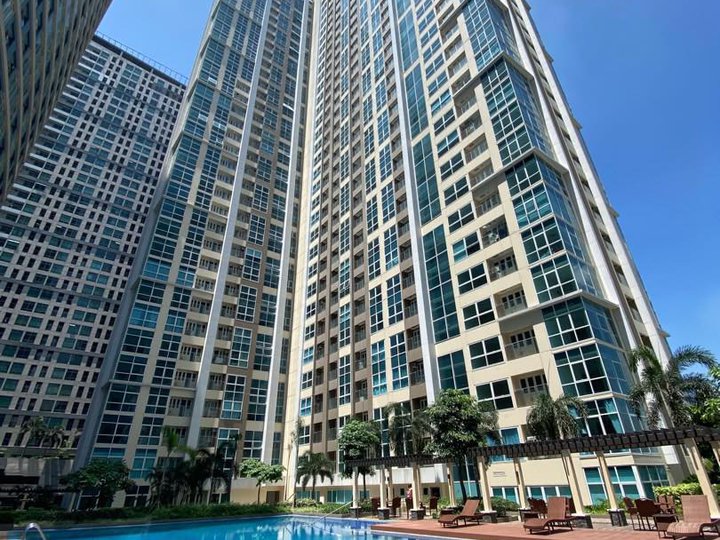 CONDOMINIUM UNIT IN BONIFACIO GLOBAL CITY BESIDE GRAND HYATT HOTEL