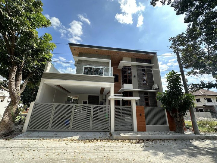 4-bedroom Single Detached House For Sale in Hacienda Royal Angeles Pampanga